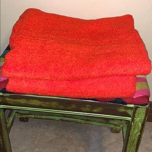 2 large bright orange 100% cotton JCP bath towels